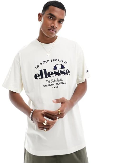 ellesse Zalenti bröstlogo t-shirt i off white - Image 1