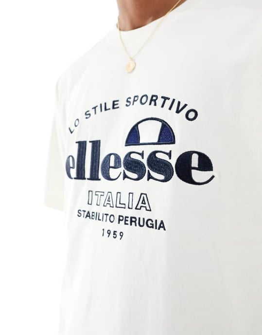 ellesse Zalenti bröstlogo t-shirt i off white - Image 3