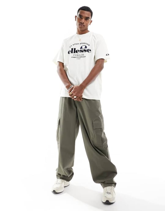 ellesse Zalenti bröstlogo t-shirt i off white - Image 4