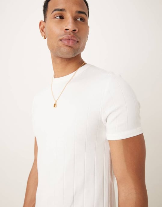 ASOS DESIGN muskelpassform t-shirt i vit strukturerad ribbmateriel - Image 4