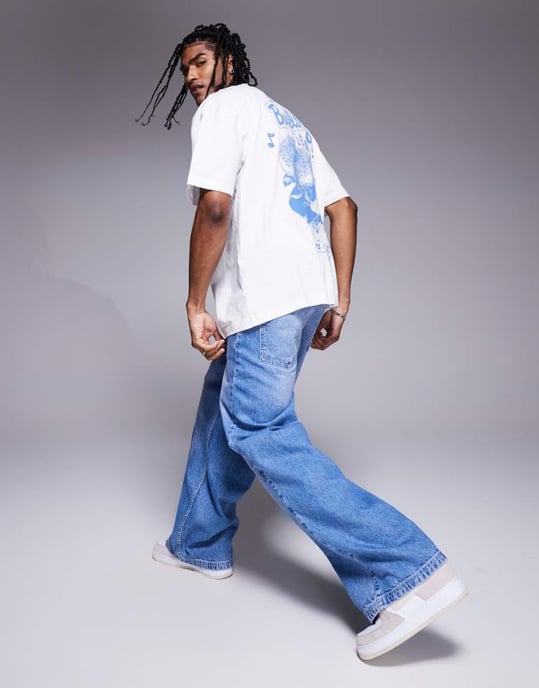 ASOS DESIGN oversized t-shirt med tecknad grafik i vitt - Image 4