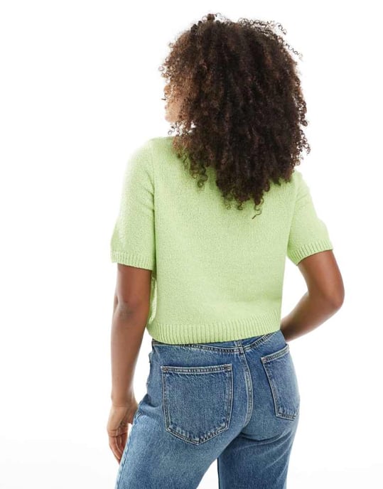 ASOS DESIGN stickad bouclé topp med halv ärm i salviagrön - Image 4