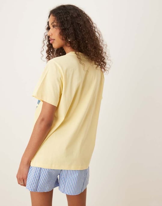 ASOS DESIGN regular fit t-shirt med soleil solgrafik i gult - Image 3