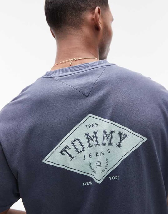 Tommy Jeans grafisk t-shirt med diamanttryck i marinblått - Image 4