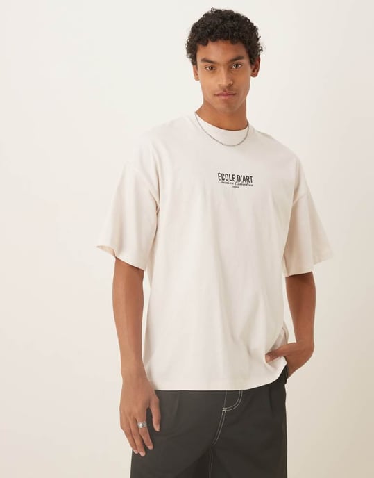 Utvald oversize t-shirt i tung kvalitet med texttryck på baksidan i creamfärg - Image 4