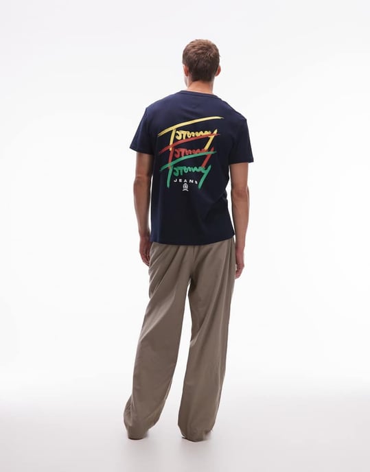 Tommy Jeans repeat signature rygtryck t-shirt i marinblå - Image 2
