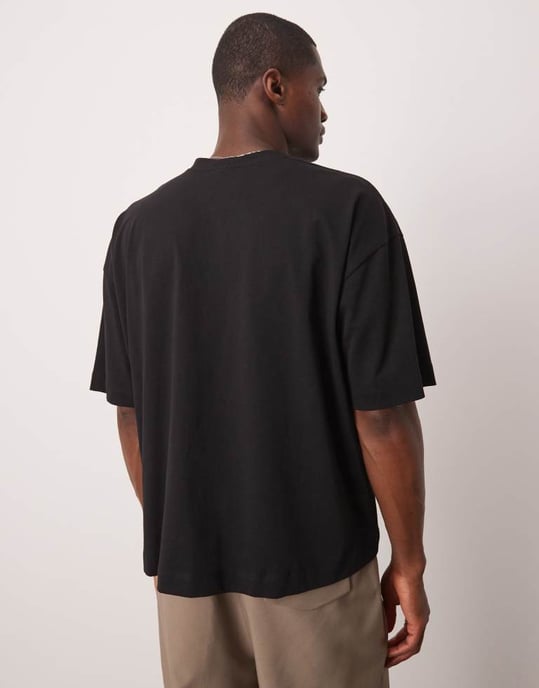 ASOS DESIGN tyngre oversized t-shirt med urklipp vid halsen i svart - Image 2