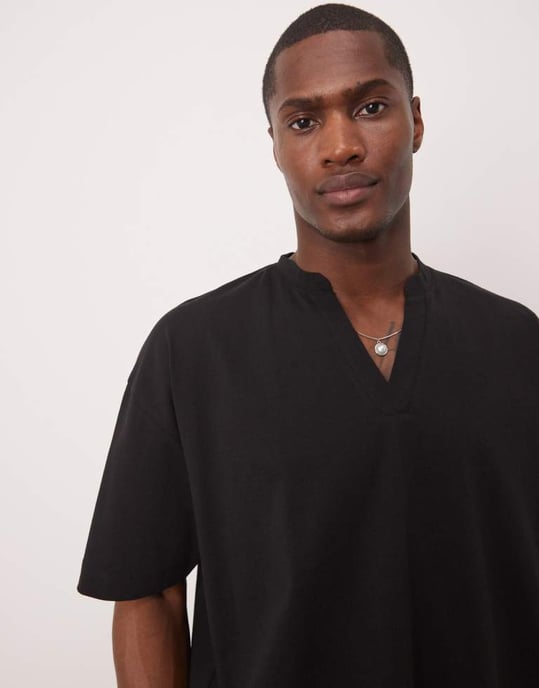 ASOS DESIGN tyngre oversized t-shirt med urklipp vid halsen i svart - Image 3