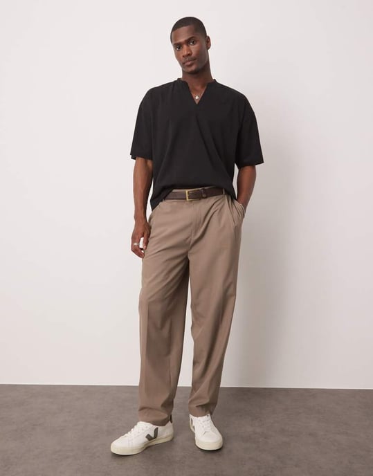 ASOS DESIGN tyngre oversized t-shirt med urklipp vid halsen i svart - Image 4