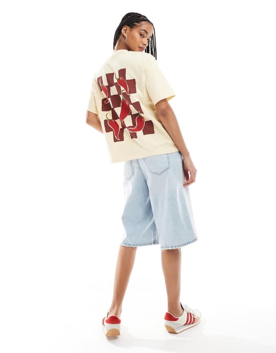 ASOS DESIGN oversized t-shirt med chili-print i buttermjölk - Image 2