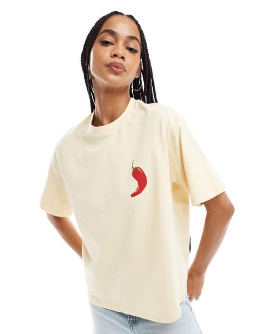 ASOS DESIGN oversized t-shirt med chili-print i buttermjölk - Image 4