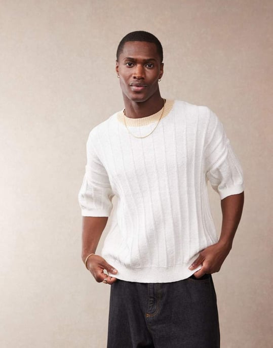 ASOS DESIGN oversized boxy fit tung textur ribbad stickad t-shirt med rund hals i ecru - Image 4