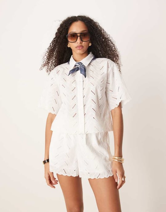 ASOS DESIGN skjorta i vit geo broderi co-ord - Image 1