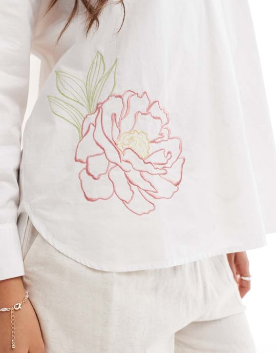 Fransk Koppling bomullspop-over skjorta i vitt med blommig broderi - Image 3