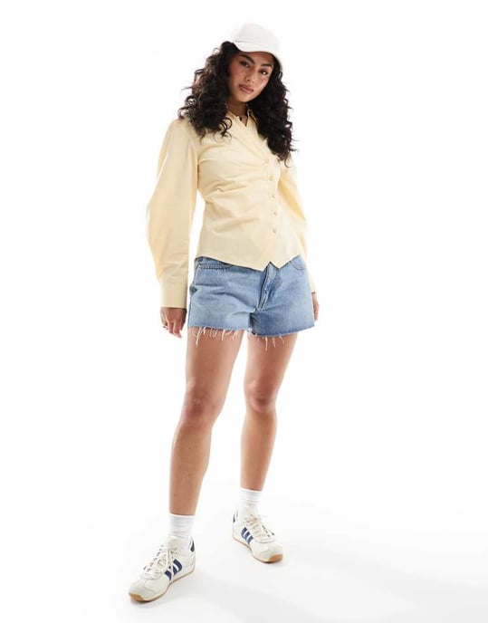 ASOS DESIGN plisserad omslagsskjorta med kokongsärm i smörfärg - Image 3