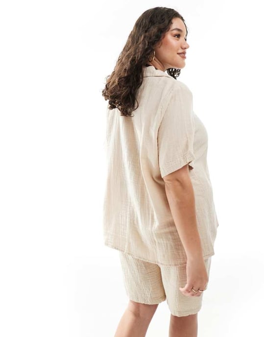 ONLY Curve ostduk skjorta med knapp i beige - Image 4