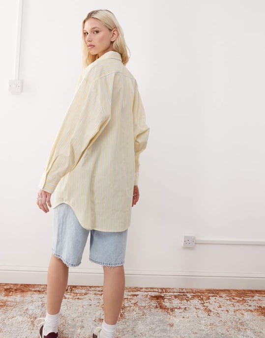 COLLUSION oversized poplin-skjorta i smörkräm gulrandig - Image 4