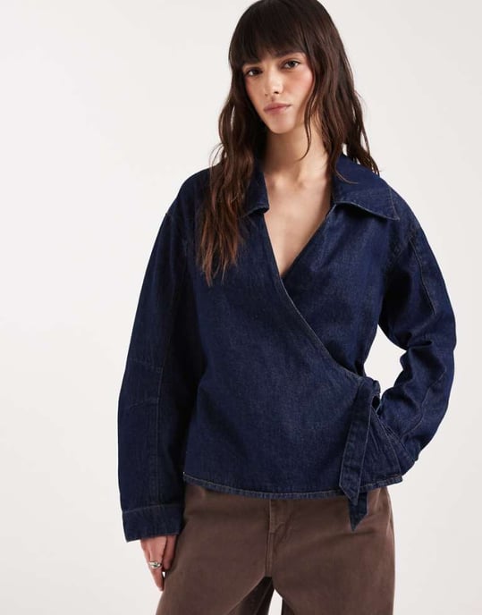 ASOS DESIGN denimwrapad skjorta med krage i indigoblått - Image 1