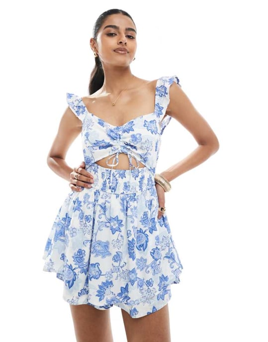 Hollister playsuit med fladdrande ärmar och utskärning i blå blommönster - Image 1