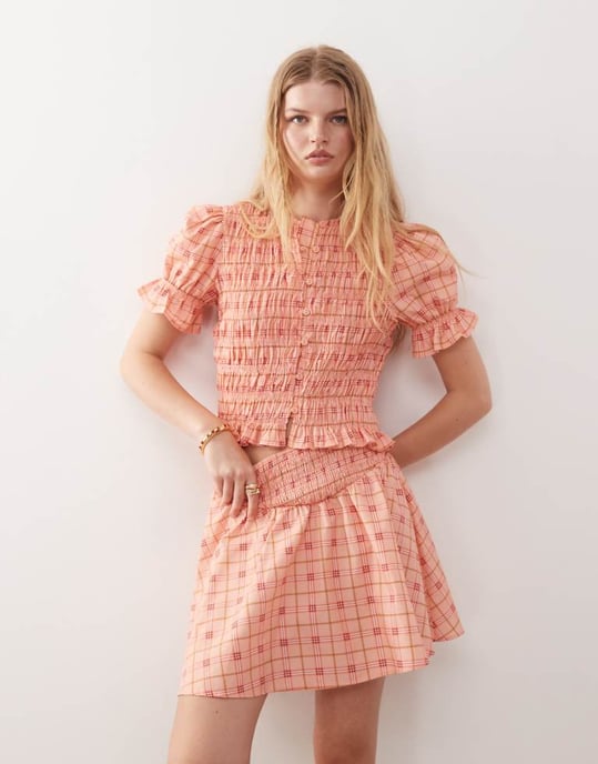 Återvunnen vintage västern topp med rynkdetalj och puffärm i rosa rutmönster - Image 1
