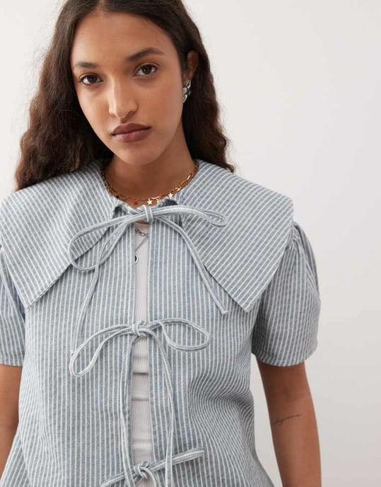 Återvunnen vintage denimtop med knytframsömmar och överdimensionerad krage i blå ränder - Image 3