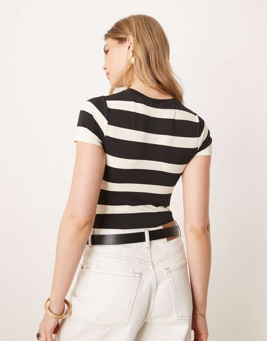 ASOS DESIGN sömlös t-shirt bodysuit i svart randig - Image 4