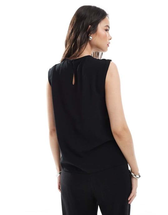 ASOS DESIGN trudelad ärmlös co-ord topp i linneblandning i svart - Image 4