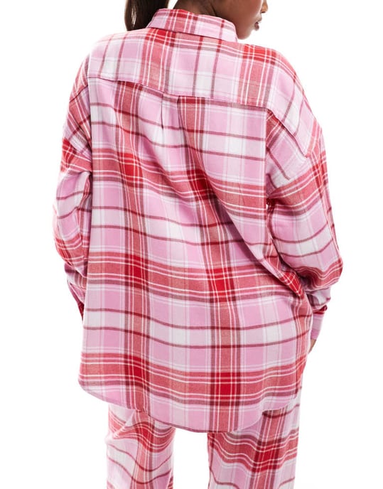 Cotton On avslappnad flanell pyjamas skjorta i rosa röd rutigt - Image 4
