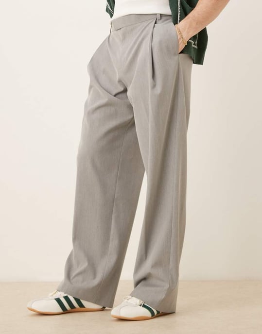 ASOS DESIGN smart vida byxor med djupa veck i ljusgrå - Image 1