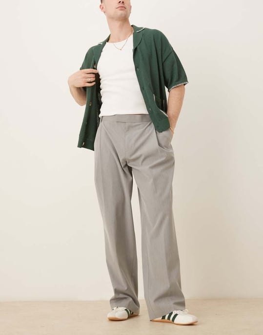 ASOS DESIGN smart vida byxor med djupa veck i ljusgrå - Image 2