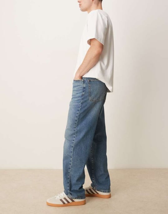 ASOS DESIGN baggy fit jeans i mellanblå tvätt - Image 2