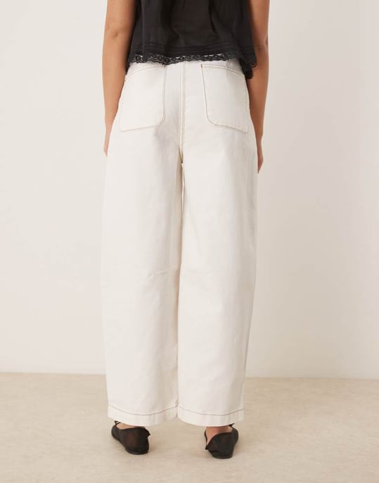 ASOS DESIGN denimbyxor med bågben i ecru - Image 2