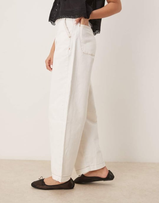 ASOS DESIGN denimbyxor med bågben i ecru - Image 3