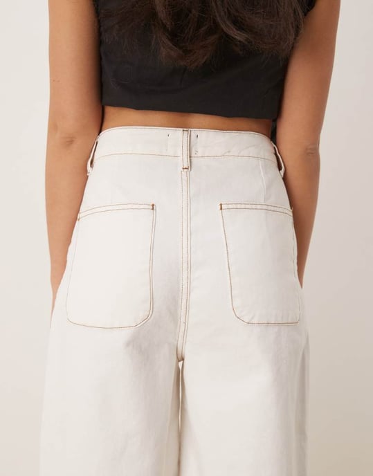 ASOS DESIGN denimbyxor med bågben i ecru - Image 4