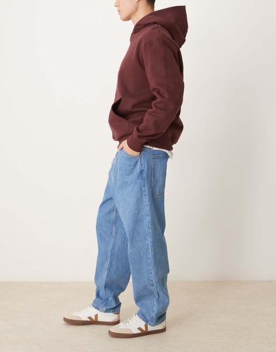 ASOS DESIGN skater fit jeans i mellanblå tvätt - Image 3