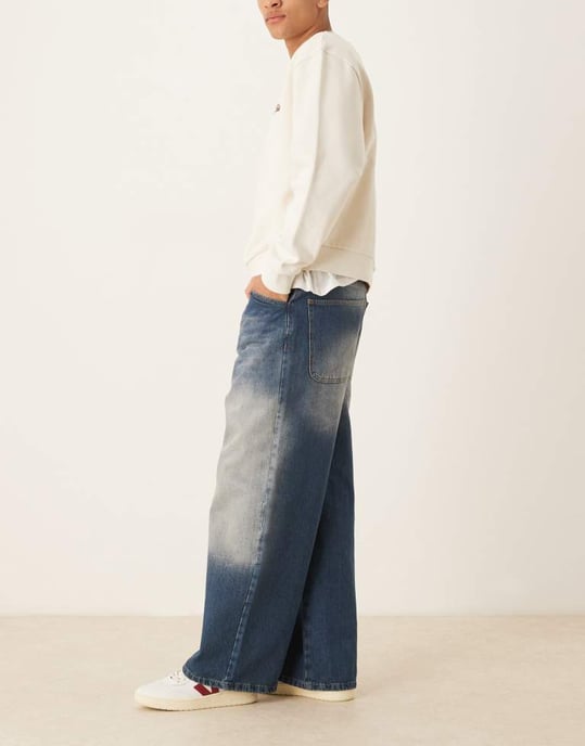 ASOS DESIGN super baggy jeans med rå kant i tvättad indigo - Image 2