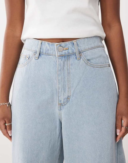 Obey Leah baggy denim jeans i ljus tvätt blå - Image 4