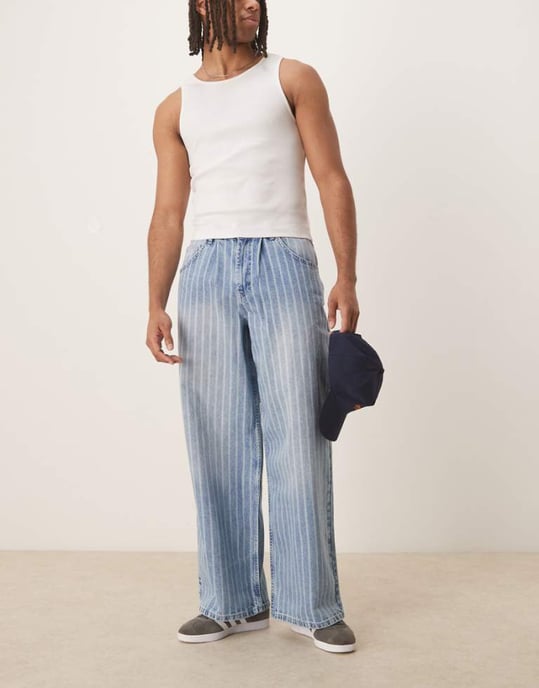ASOS DESIGN överdimensionerade baggy randiga jeans med veck i ljus tvättad blå - Image 1