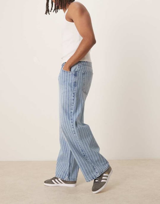 ASOS DESIGN överdimensionerade baggy randiga jeans med veck i ljus tvättad blå - Image 4