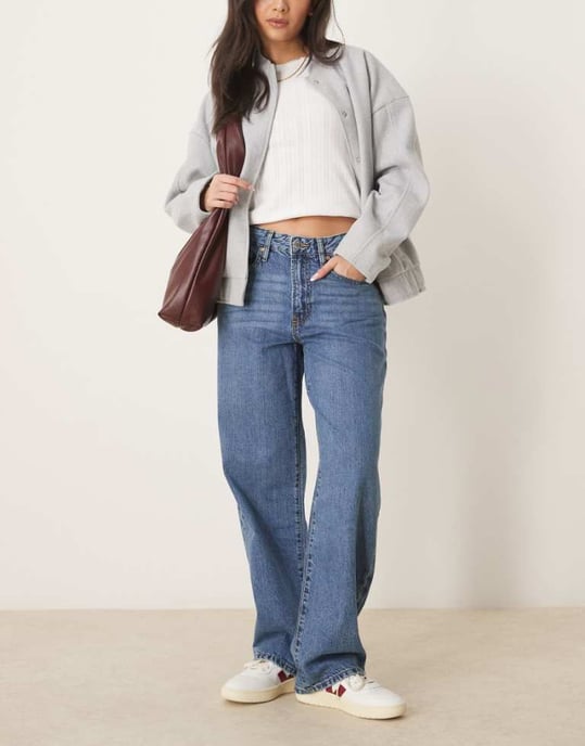 Gina Tricot lågmidjade baggy jeans i mellanblått - Image 1
