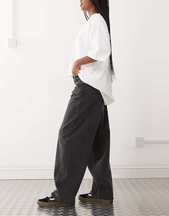 Obey Leah baggy denimjeans i svart tvätt - Image 2