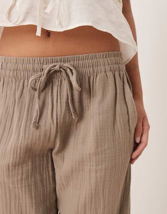 JDY Petite vida byxor i brun cheesecloth - Image 4