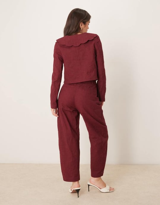 ASOS DESIGN skräddarsydda bågben broderade byxor set i mörk körsbär - Image 3