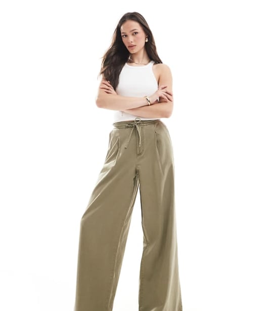 ASOS DESIGN Lång mjuk vid byxa i tvättad khaki - Image 1