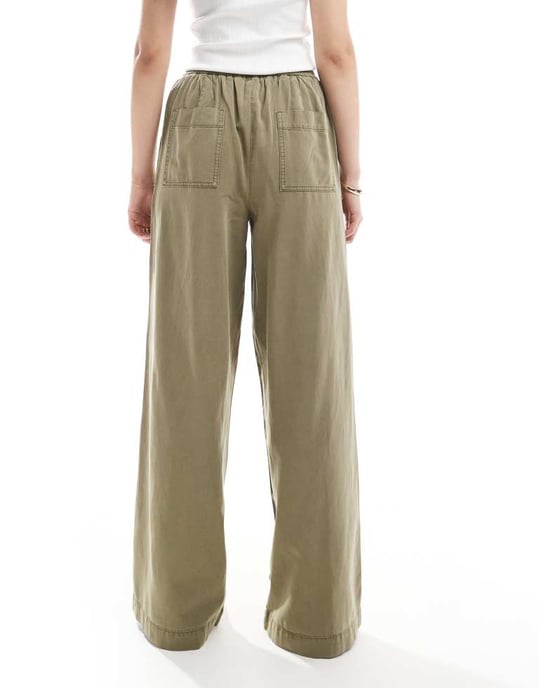 ASOS DESIGN Lång mjuk vid byxa i tvättad khaki - Image 3