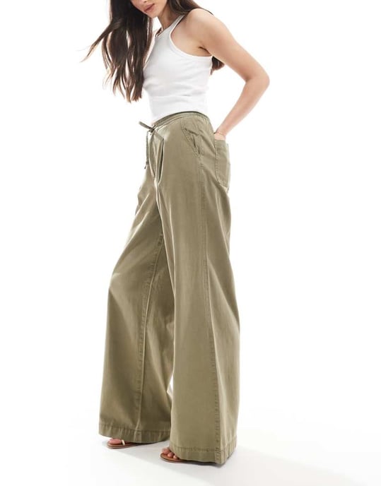 ASOS DESIGN Lång mjuk vid byxa i tvättad khaki - Image 4