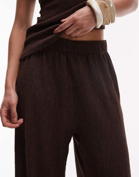 Topshop texturerade vida byxor i chokladbrun - Image 2