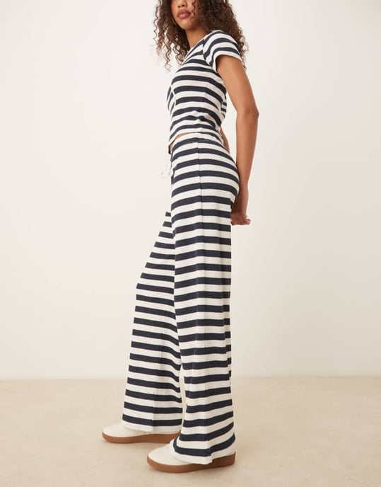 ASOS DESIGN bred benbyxa set i marinblå och vit rand - Image 2