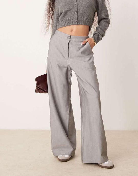 ASOS DESIGN Petits skräddarsydda avslappnade raka byxor i grått - Image 2