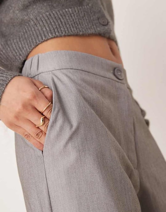 ASOS DESIGN Petits skräddarsydda avslappnade raka byxor i grått - Image 3